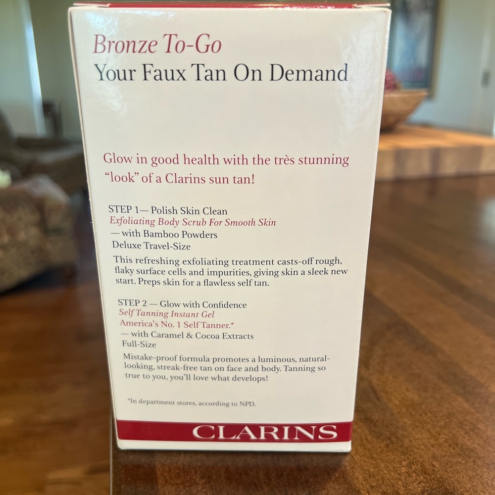 New in box .. Clarins Bronze To-Go Set - Picture 2 of 2